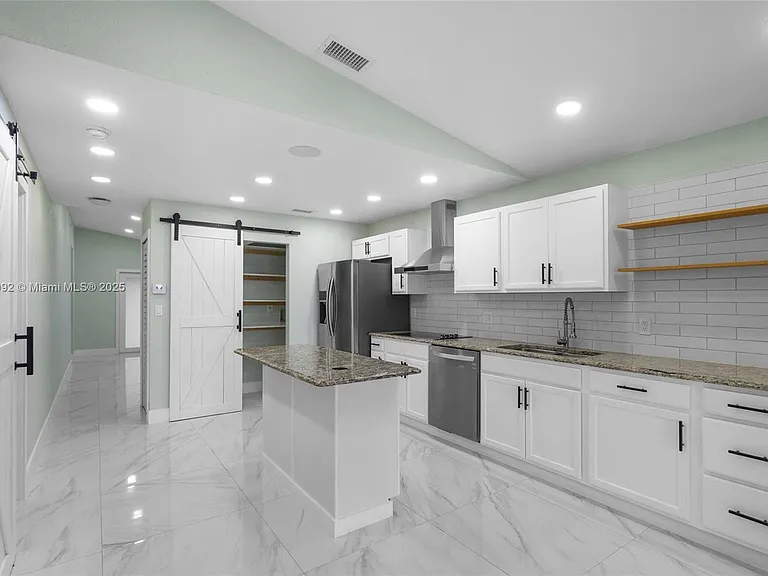 2515 W 65th St — Photo 5
