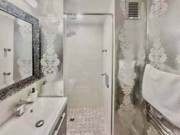 166 East 63rd Street image 8 of 25