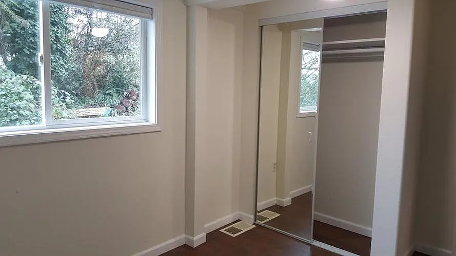 2821 Bellevue Way SE — Photo 2