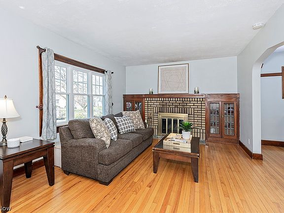 5th image of 923 Cambridge Rd