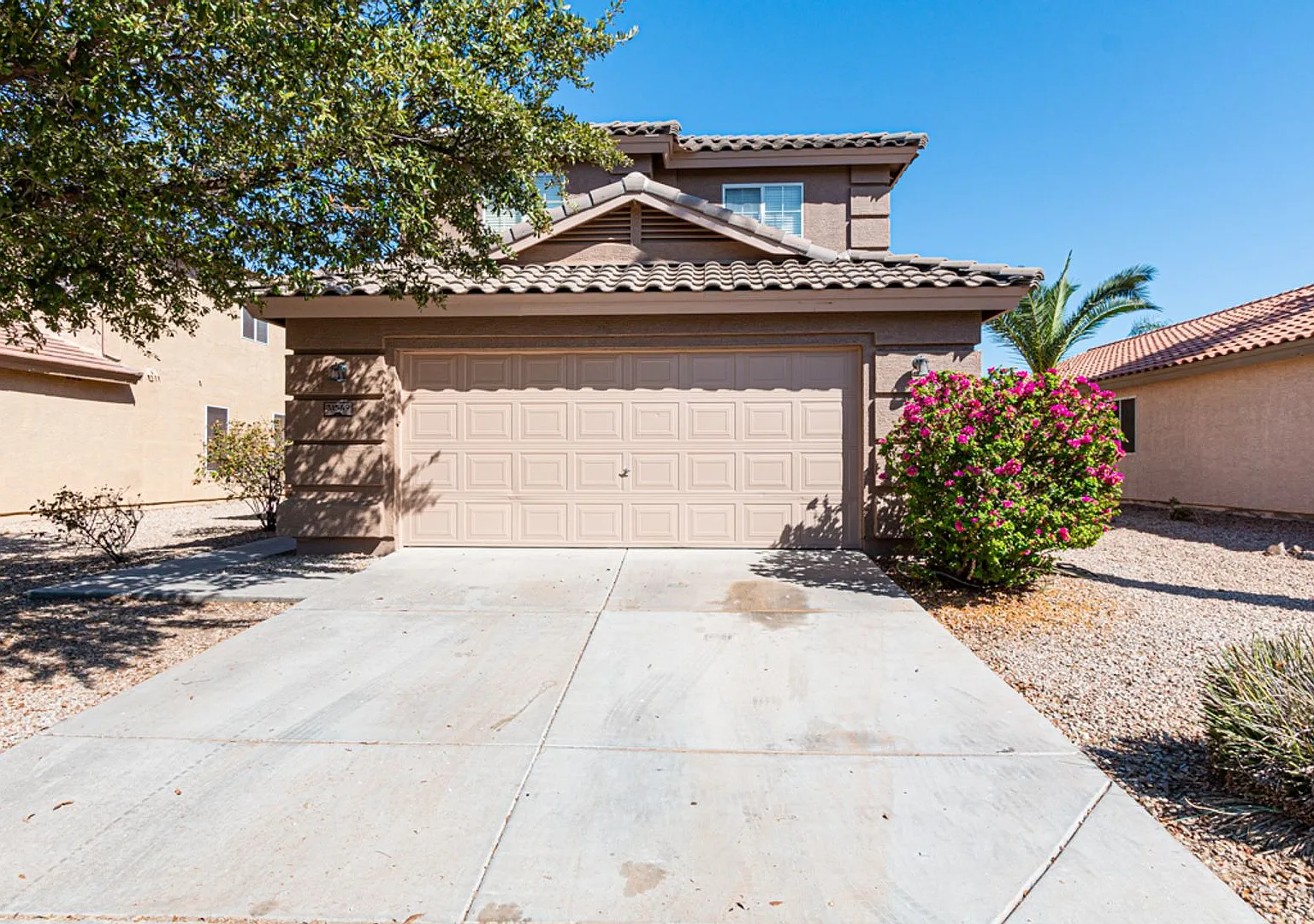 Lovely 4 Bed 3 Bath Home In San Tan Valley — Photo 1