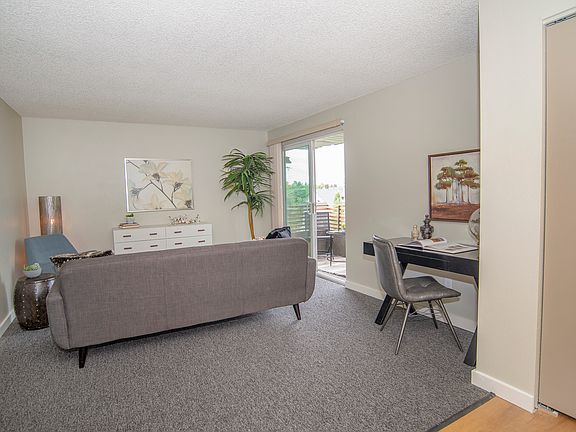 5th image of 831 S Lincoln St APT 303