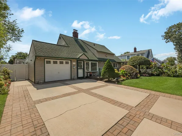 315 Red Maple Drive S, Wantagh, NY 11793