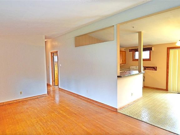 4th image of 4141 Gardenview Dr