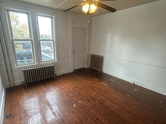4th image of 731 S Beaver St