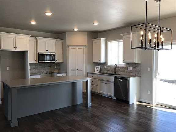 3rd image of 1833 Meadowland Ct