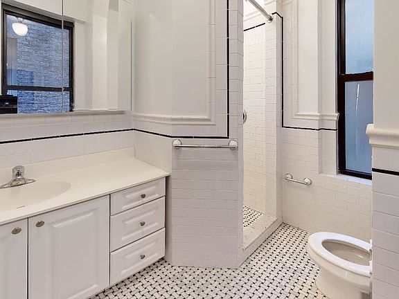 5th image of 17 Greenwich Ave APT 4
