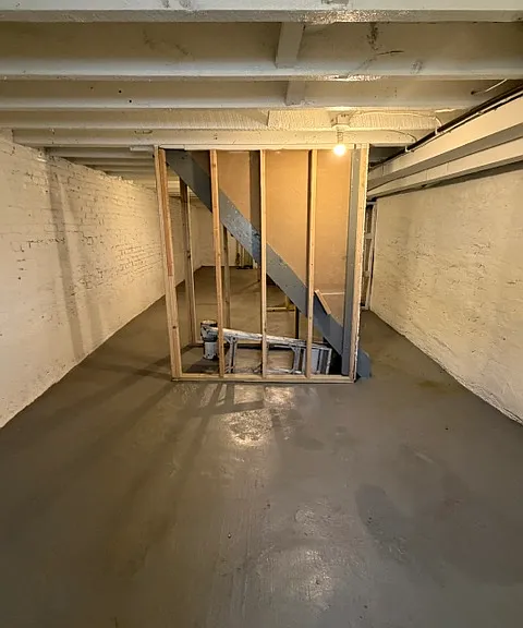 2105 E Federal St — Photo 16