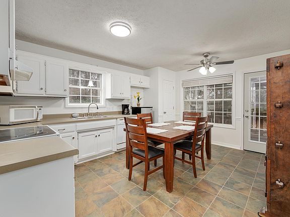 4th image of 104 Sanford Ct