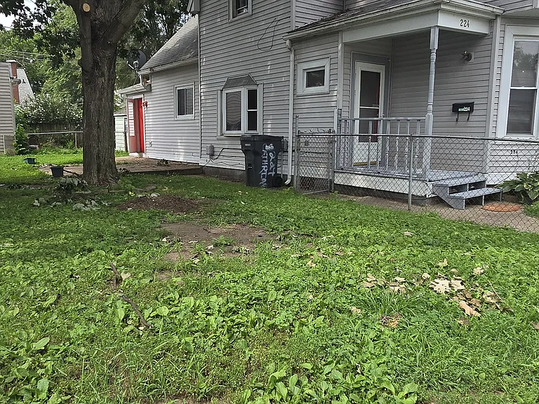 224 Catherine St — Photo 16