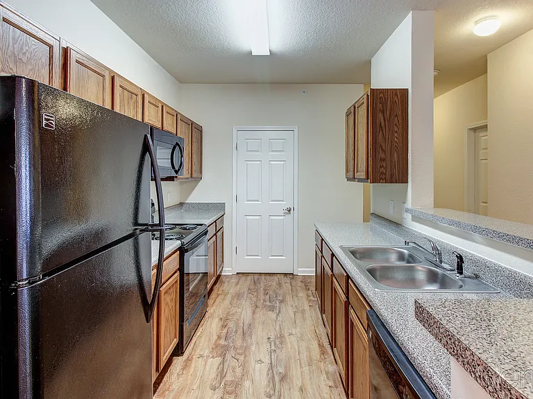 Highland Ridge Apartments — Photo 21