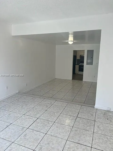 Building Photo - 15153 NE 6th Ave #10