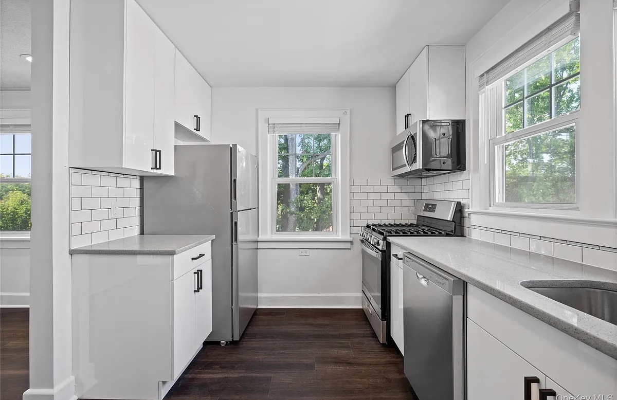 Building Photo - 305 Columbus Ave #2