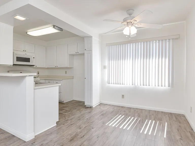1799 N Hollywood Way — Photo 28