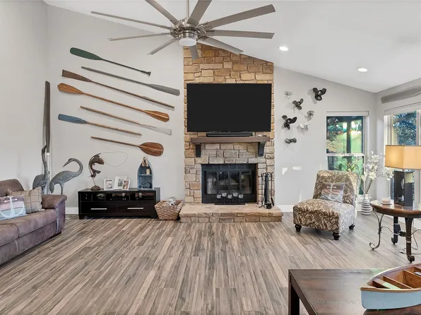 450 Pecan Creek Dr, Horseshoe Bay, TX 78657