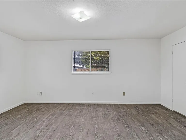 1622 La Joya St — Photo 22