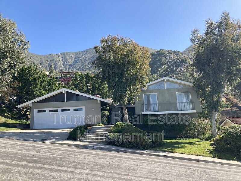 1st image of 2707 Pine Lawn Dr