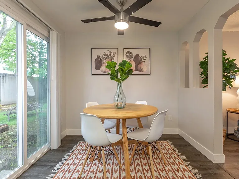 Somerset West Apartments — Photo 22