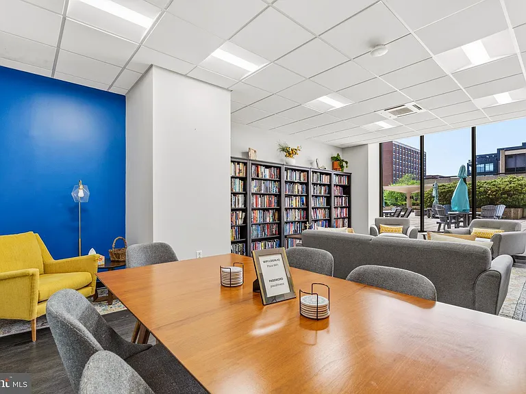 400 Madison St #310 — Photo 34