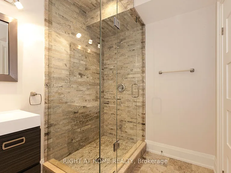 1627 Glenburnie Rd — Photo 13