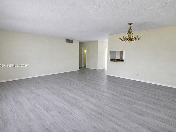 5th image of 1000 NE 14th Ave APT 210