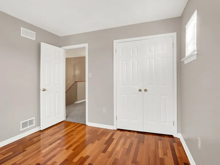 1556 Macintosh Way — Photo 11