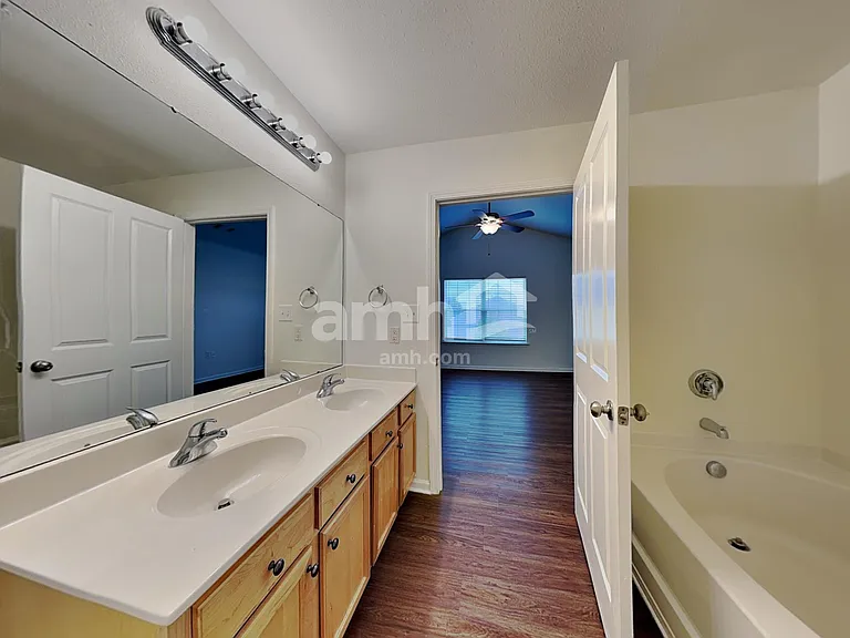 1524 Eastway Dr — Photo 13