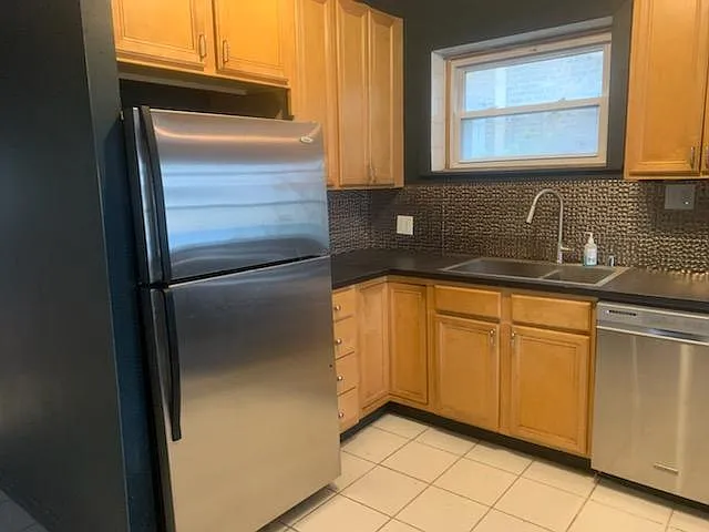 4105 W Barry Ave #1 — Photo 4