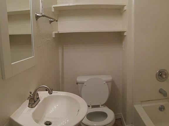 3rd image of 3606 Baltimore Ave
