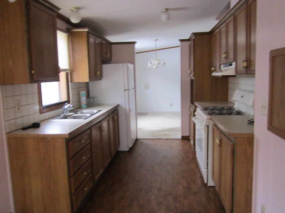 2nd image of 10450-6 Mile Rd #52
