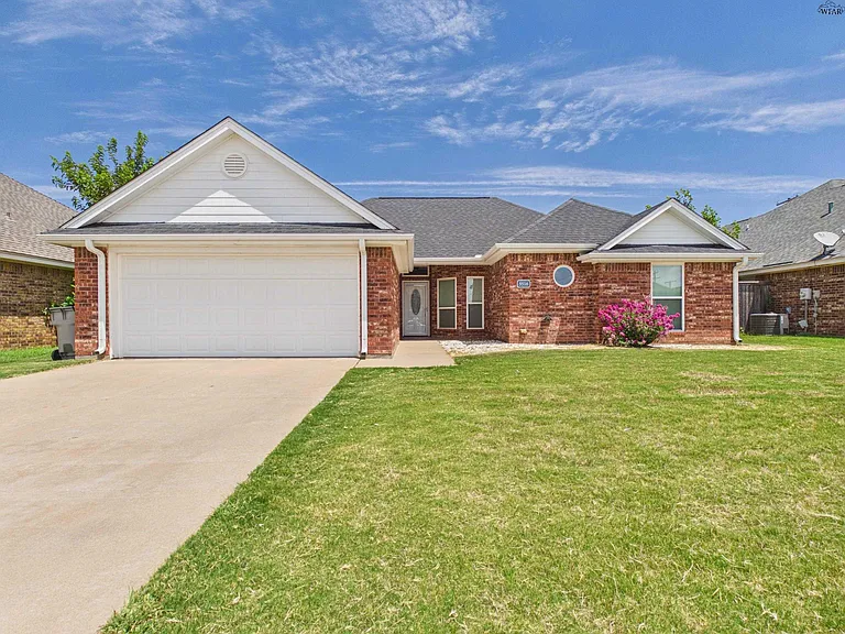 5516 Chinaberry Dr — Photo 1