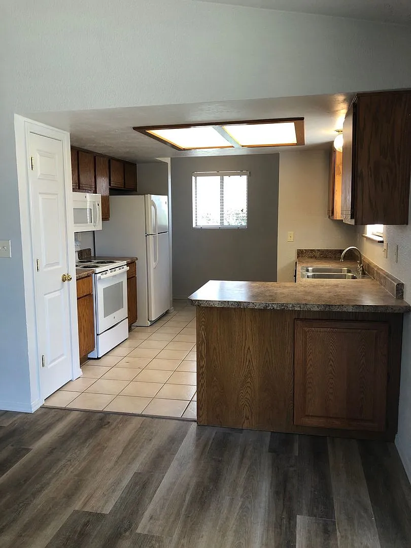 Cute 3 Bedroom with RV/Boat Parking in Prescott Valley — Photo 4