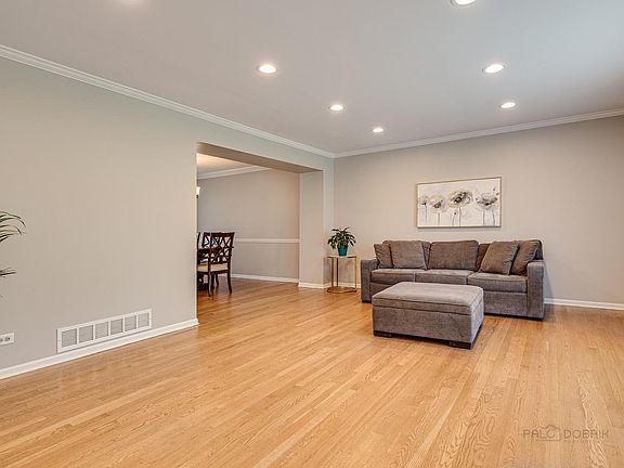 5th image of 310 Chesterfield Ln