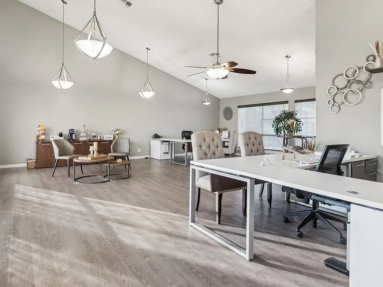Leasing Center