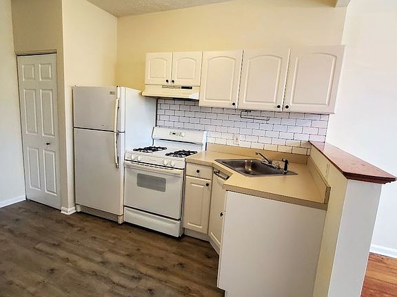 3rd image of 528 S Belnord Ave