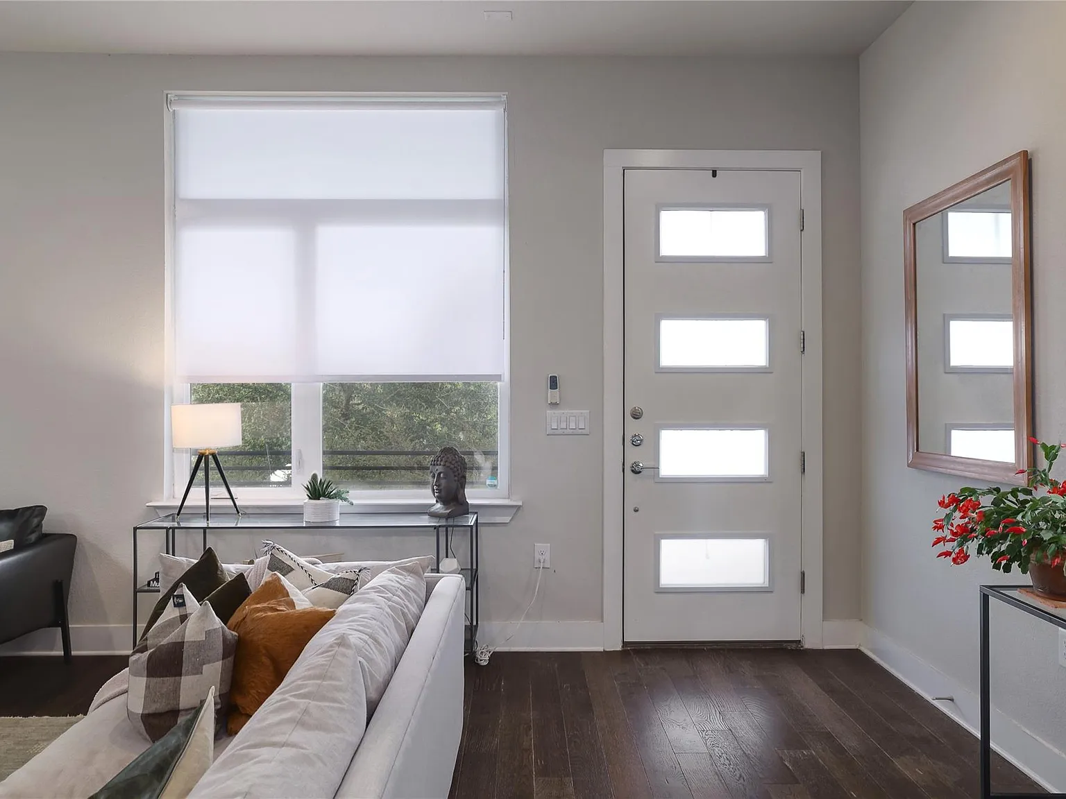 3 bed, 2.5 bath, 2320 sqft, $2,900 — Photo 4