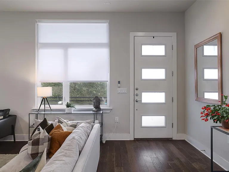 6021 Seville Dr — Photo 4