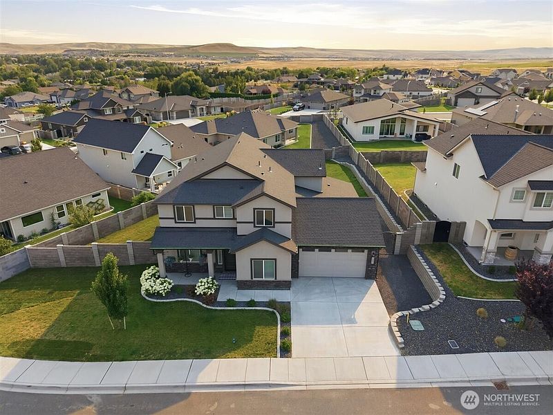 3rd image of 537 Lazio Way