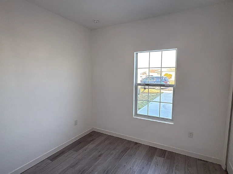 833 Colville Dr — Photo 15