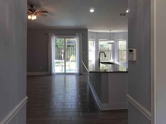 5th image of 236 Clover Ct