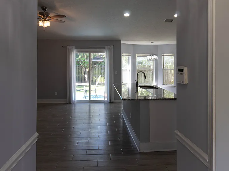 236 Clover Ct — Photo 5