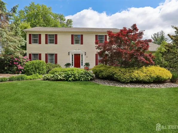 14 Alexander Dr, Monroe Township, NJ 08831
