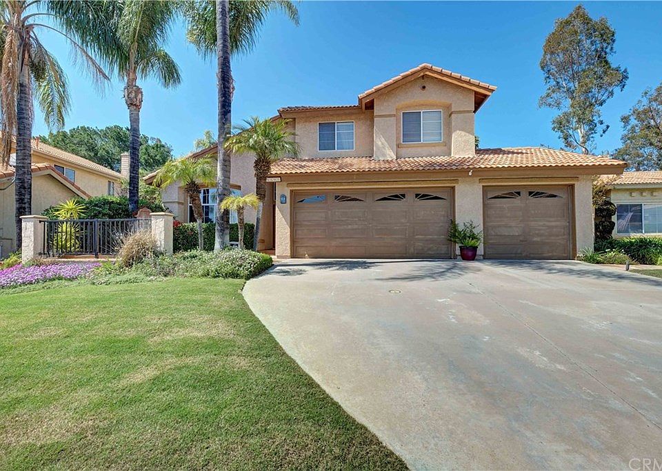1st image of 39585 Highbury Dr