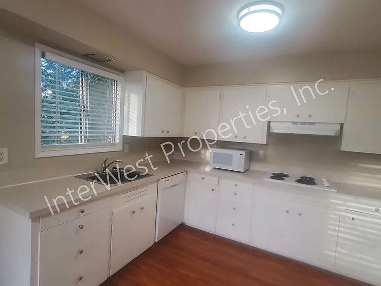 10 E Avenue A #A — Photo 14