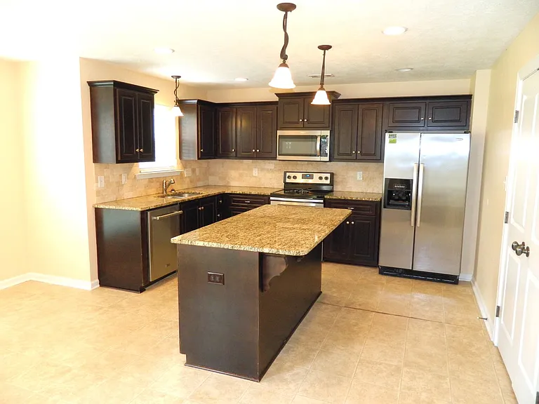 498 Sebastian Dr — Photo 7