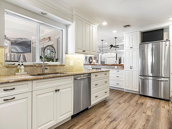 3rd image of 26 Sea Horse Ln