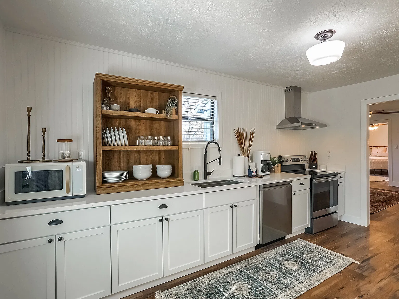 2 bed, 916 sqft, $1,600 — Photo 2
