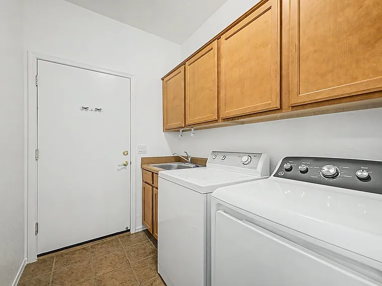 2050 N Arbor Ln — Photo 43