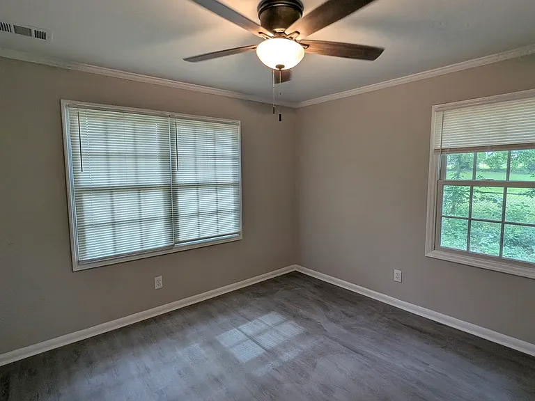 303 Hillcrest Ave — Photo 6