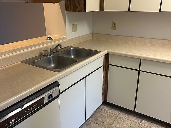 4th image of 2369 S Burberry Ln